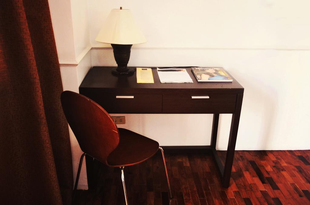 Vive Hotel Makati City Extérieur photo