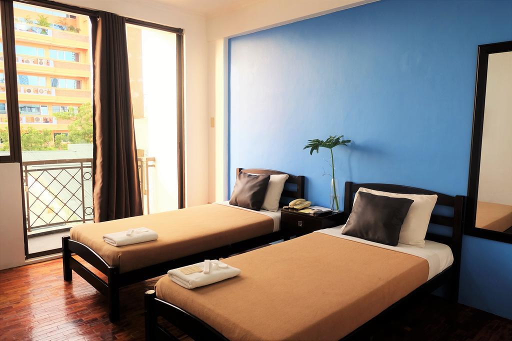 Vive Hotel Makati City Extérieur photo