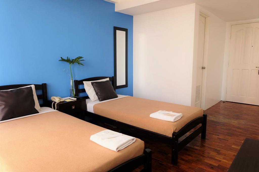 Vive Hotel Makati City Extérieur photo