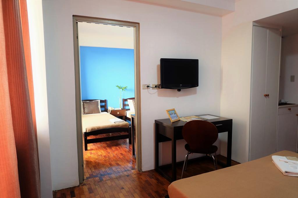 Vive Hotel Makati City Extérieur photo