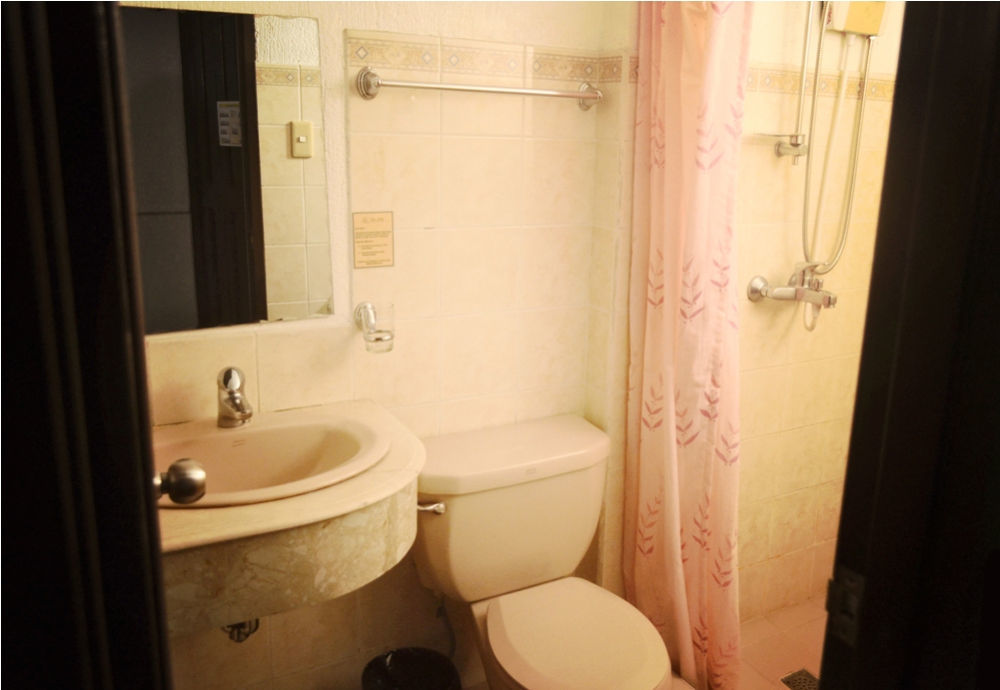 Vive Hotel Makati City Extérieur photo