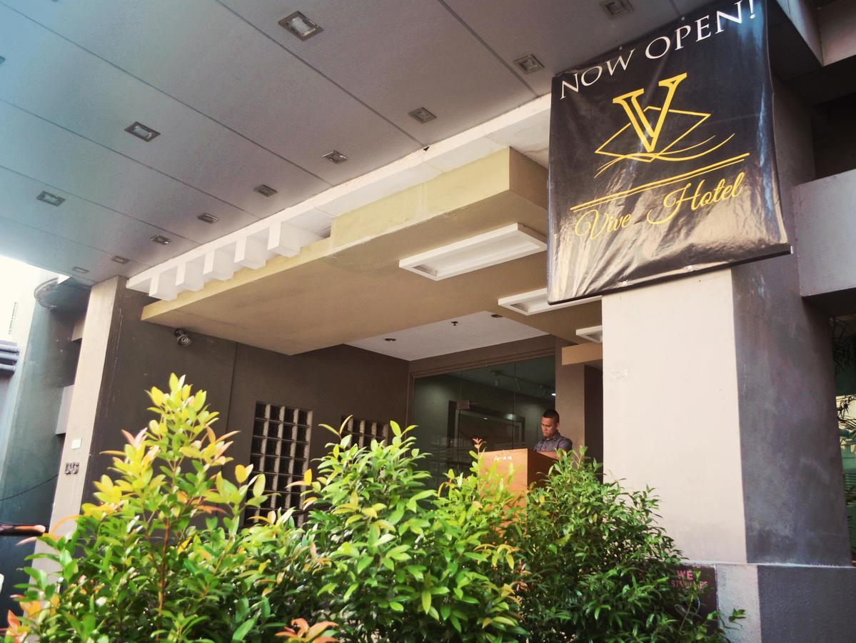 Vive Hotel Makati City Extérieur photo