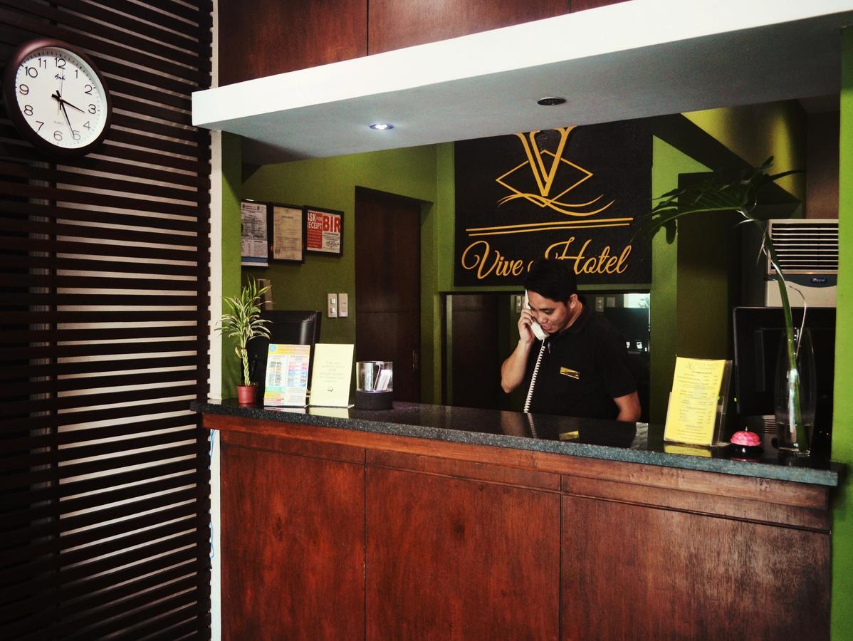 Vive Hotel Makati City Extérieur photo