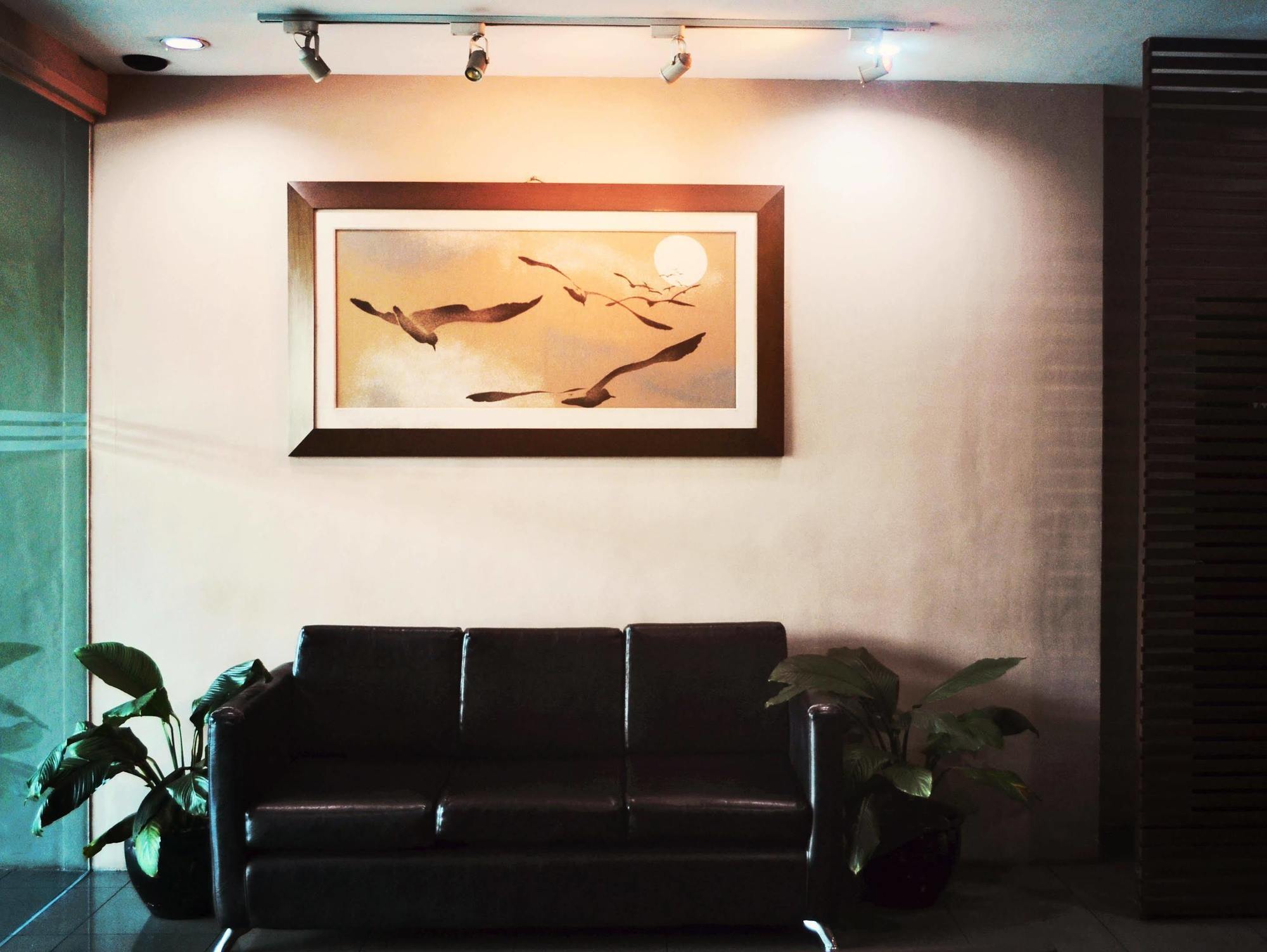 Vive Hotel Makati City Extérieur photo