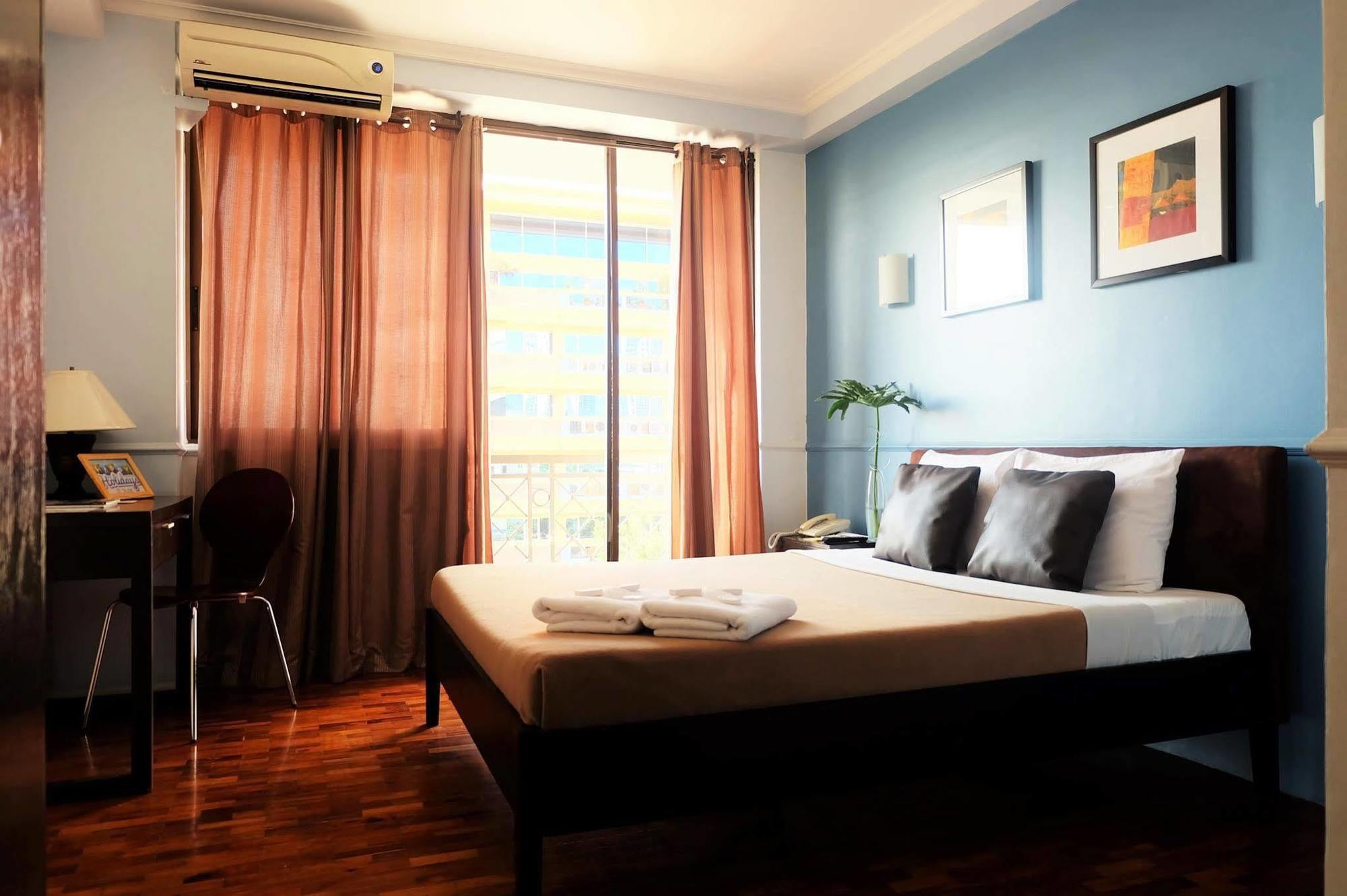 Vive Hotel Makati City Extérieur photo