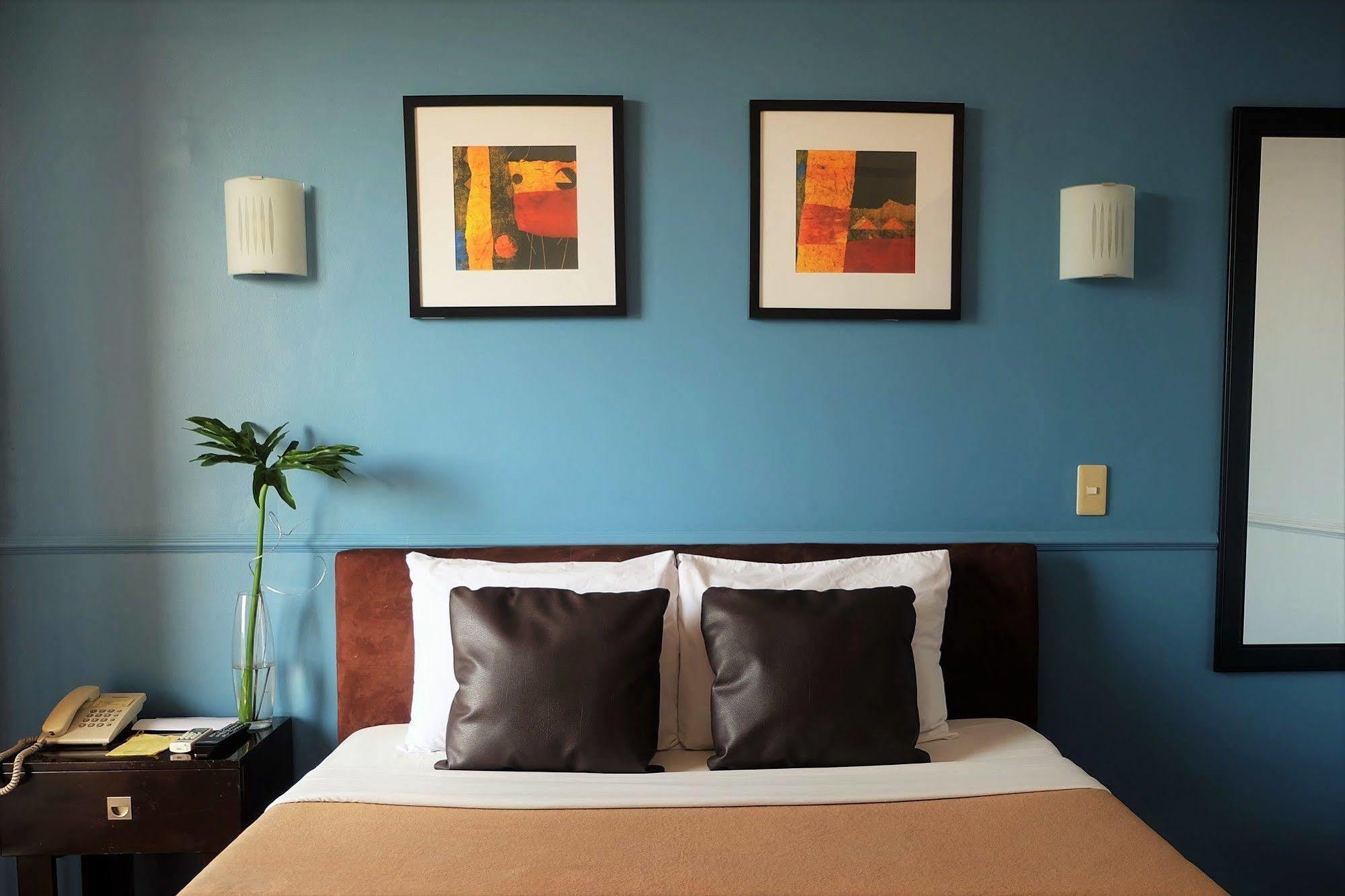 Vive Hotel Makati City Extérieur photo
