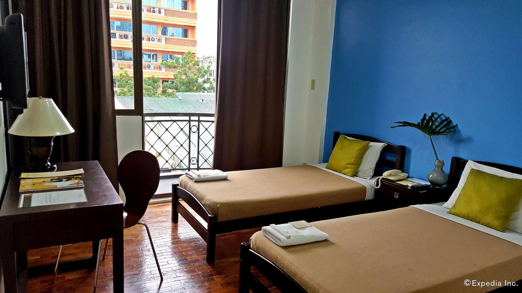 Vive Hotel Makati City Extérieur photo