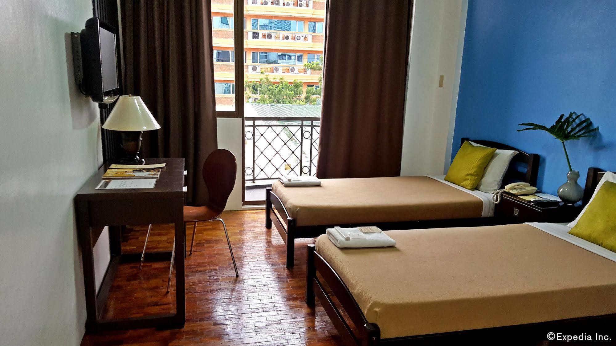 Vive Hotel Makati City Extérieur photo