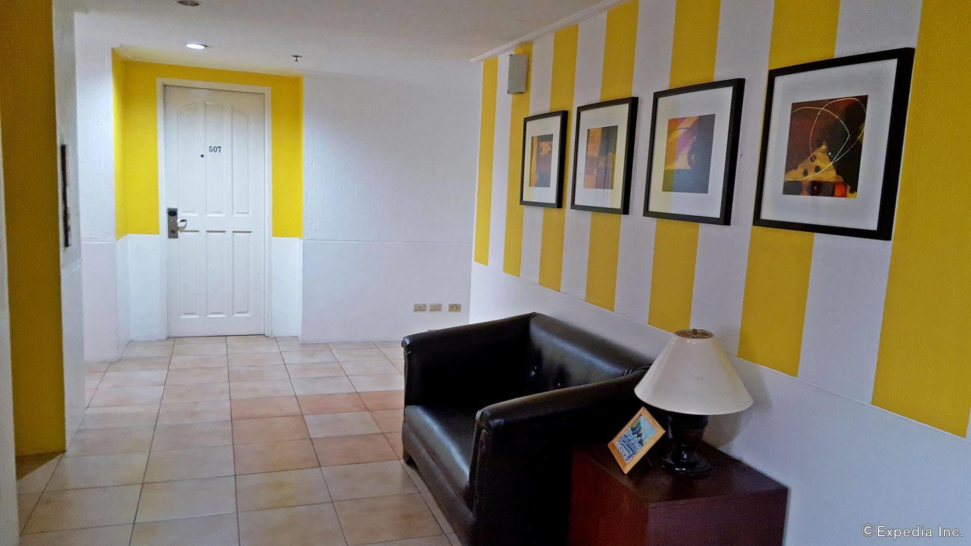 Vive Hotel Makati City Extérieur photo